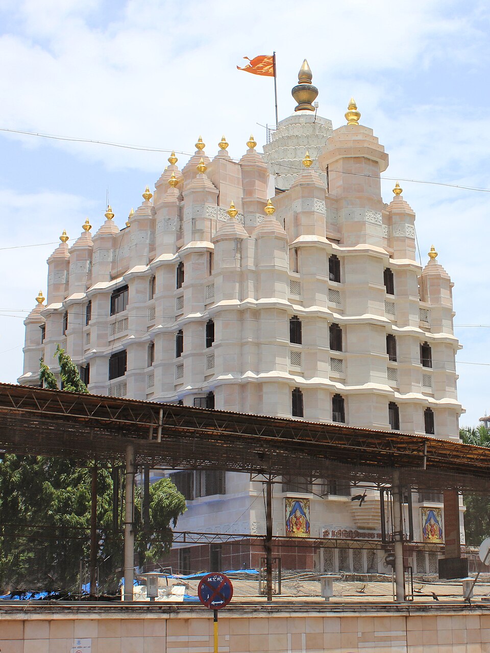 Siddhivinayak Temple Mumbai: History, Gold, and Ganesha's Devotion